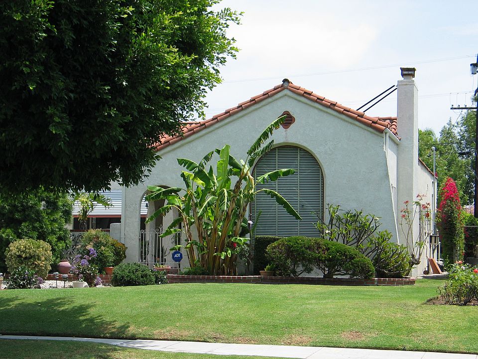 1st image of 106 N Fuller Ave