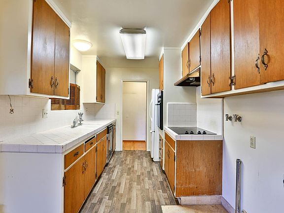 4th image of 1042 Sweet Ave