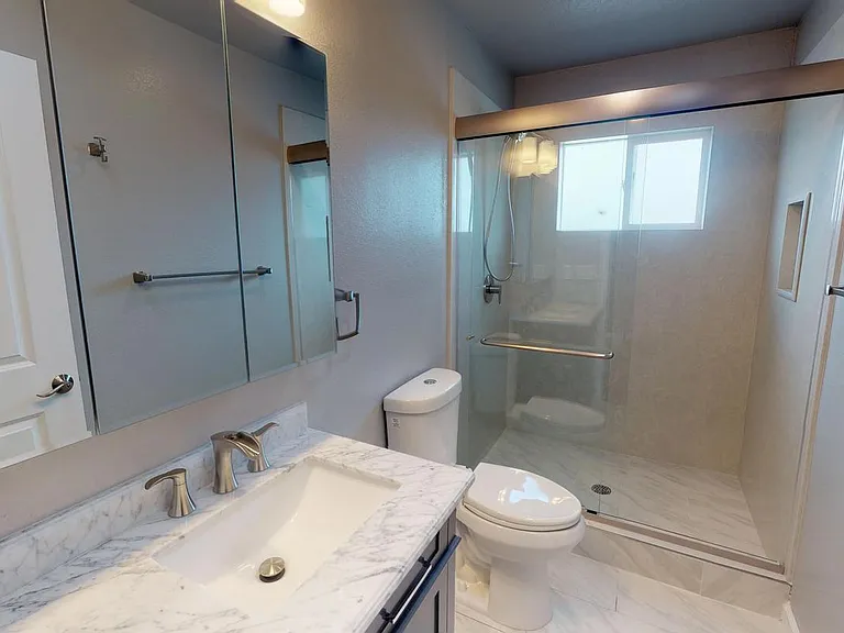 2410 Illinois St — Photo 21