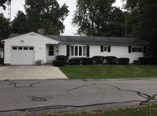 1207 Grove St, Defiance, OH 43512