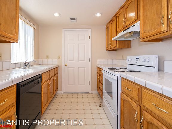 2nd image of 410 San Pedro Ave APT 4