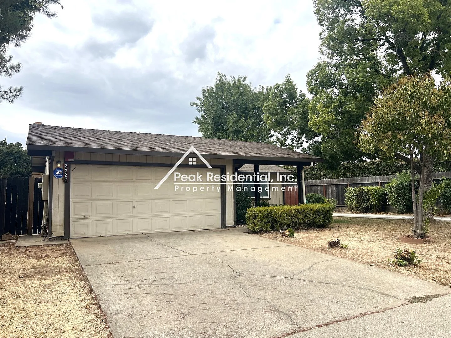 Nice 3bd/2ba House with 2-Car Garage near Routier Rd & Hwy 50 — Photo 2