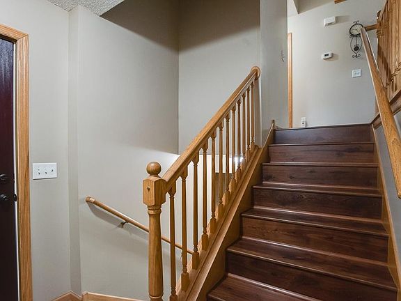 5th image of 110 Gloria Ave