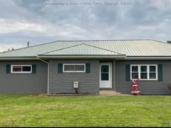 165 Milton Dr, Point Pleasant, WV 25550