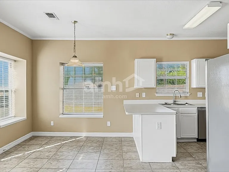 7504 Wood Slope Dr — Photo 5