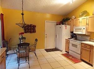 4th image of 1009 Providence Ln