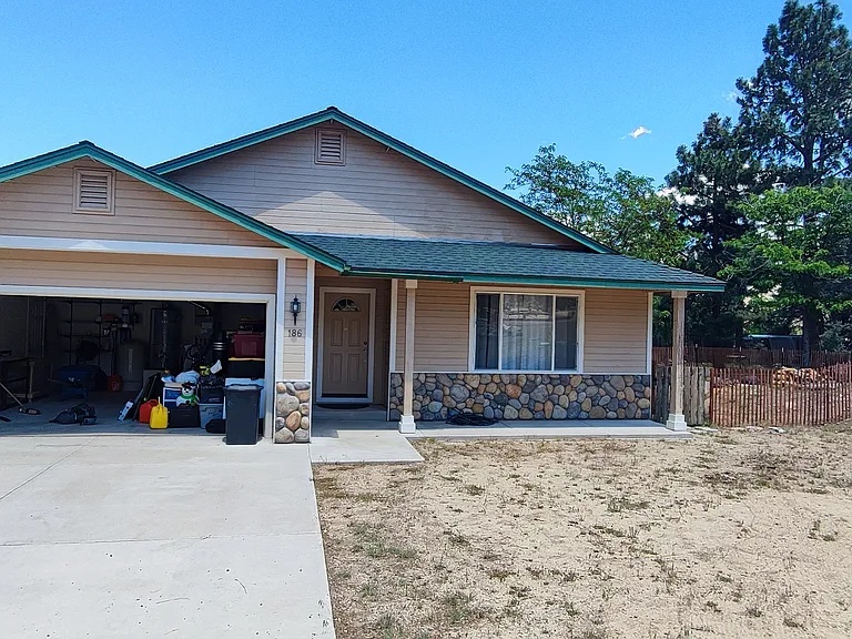 186 Shetler Dr — Photo 1