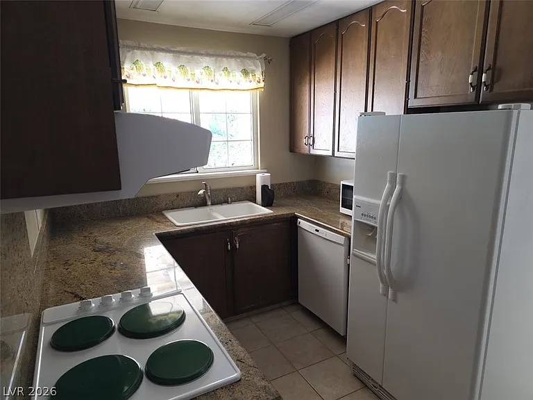 2725 Colanthe Ave — Photo 27