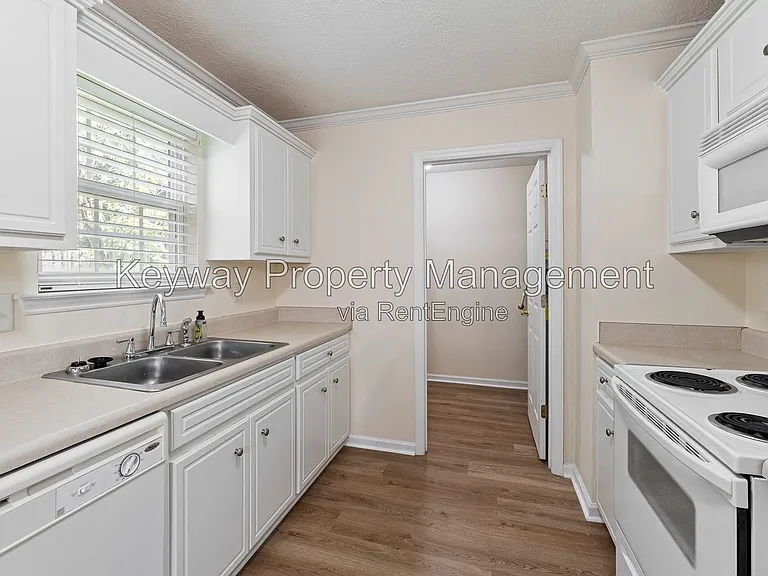 615 Goodale Ln — Photo 5