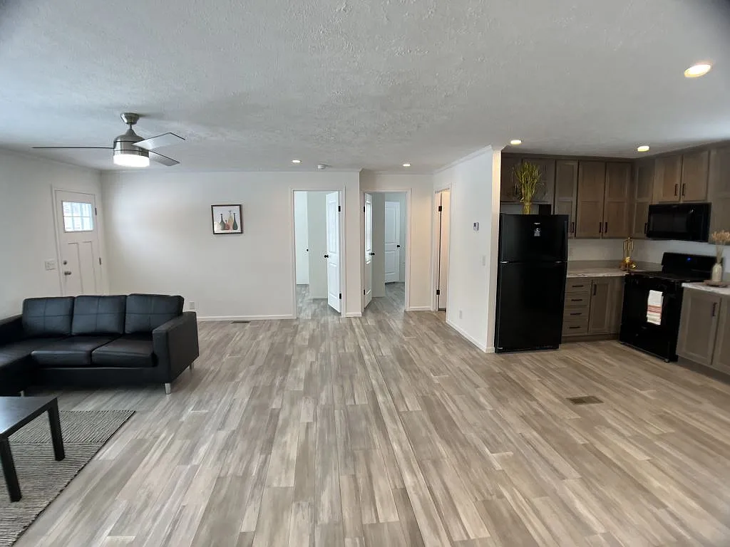 3 bed, 2.0 bath, 1251 sqft, $1,850 — Photo 4