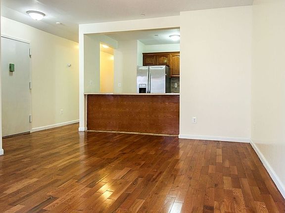 2nd image of 1002 Willoughby Ave #33
