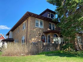 2405 E Locust St, Milwaukee, WI