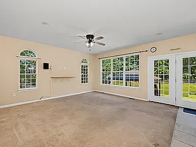 5 bed, 3.0 bath, 3155 sqft, $3,700 — Photo 4