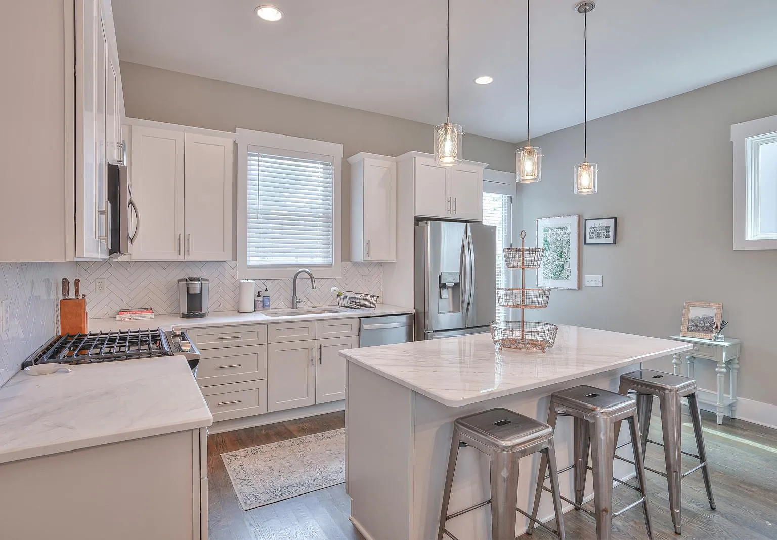 3 bed, 1718 sqft, $3,650 — Photo 4