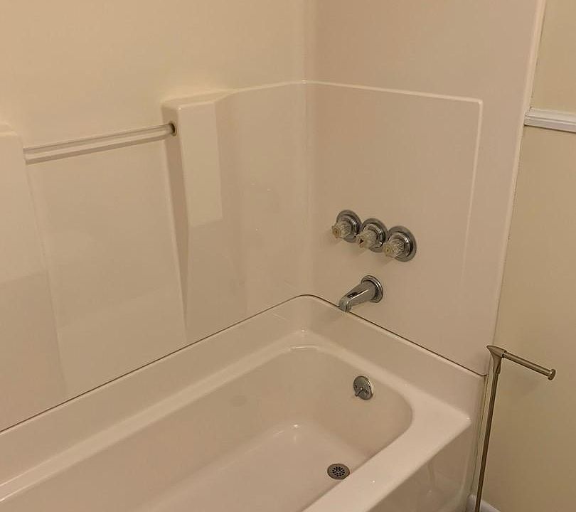 1st image of 1407 Woodward St