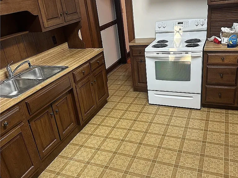 232 Maple St — Photo 7