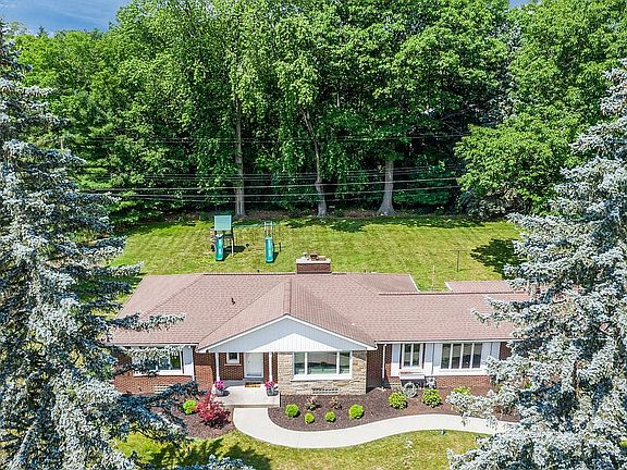 3rd image of 30665 Helmandale Dr