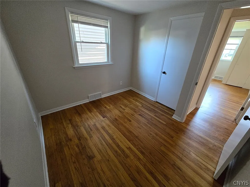 3 bed, 1.0 bath, 1692 sqft, $1,700 — Photo 4