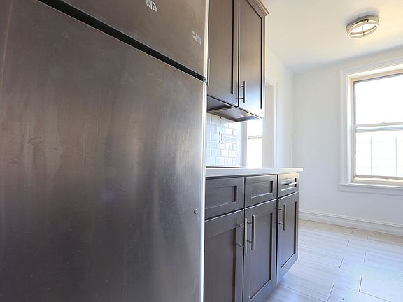 2nd image of 74 Gatling Pl APT 4K