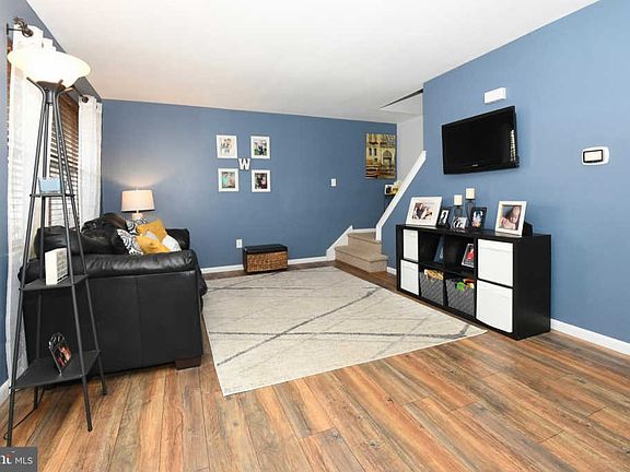 3rd image of 52 Fostertown Ln