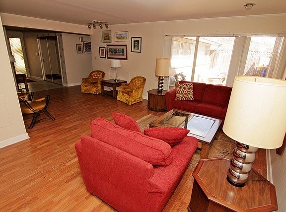 4th image of 363 Westgate Dr