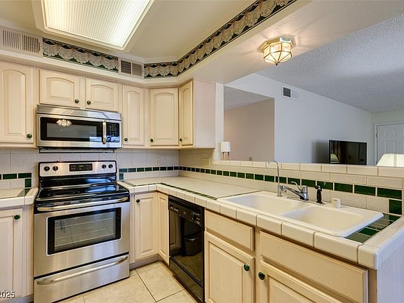 4th image of 1575 W Warm Springs Rd Unit 1114