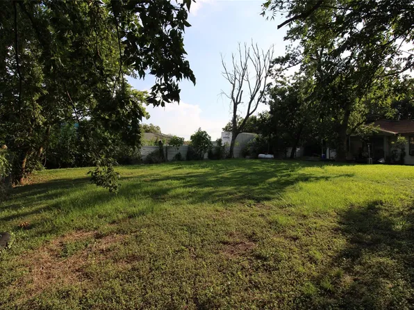 125 Hillsman Ln, Sugar Land, TX 77498