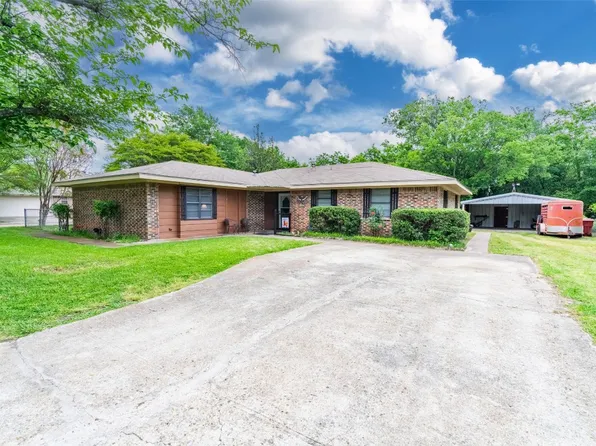 317 N Greenway Dr, Quinlan, TX 75474