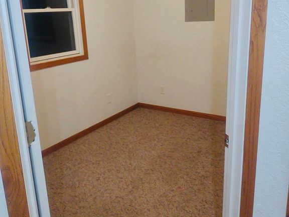 5th image of 212 E 13th St