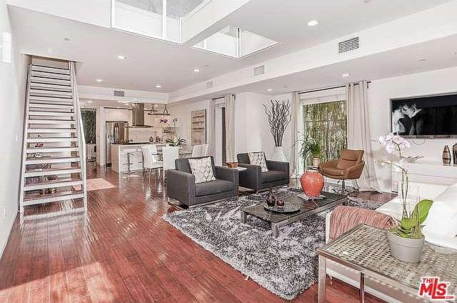1st image of 1140 N Formosa Ave APT 6