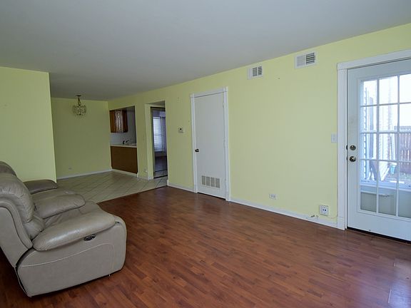 3rd image of 1894 Huntington Blvd APT C