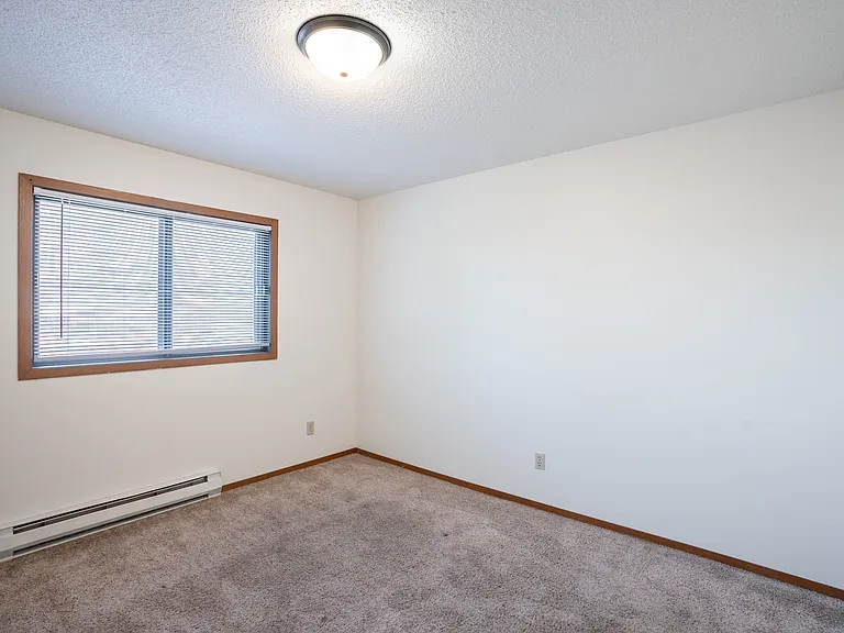 Fargo, ND Kentwood Manor Apartments | 21B | Bedroom
