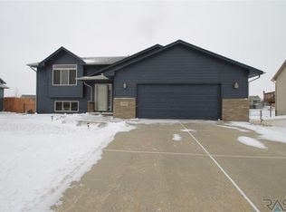 5305 S Donegal Ave, Sioux Falls, SD 57106