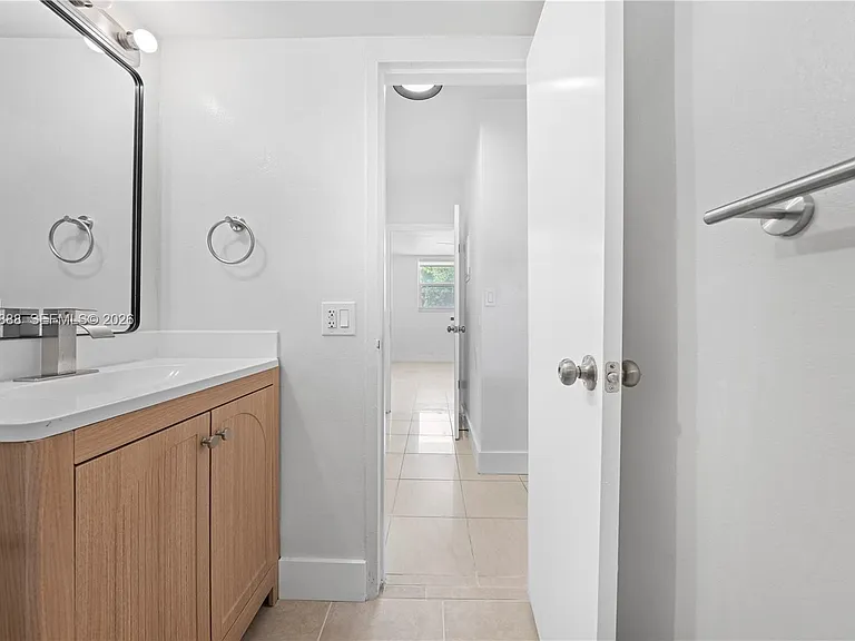 1300 Lincoln Rd #D204 — Photo 10