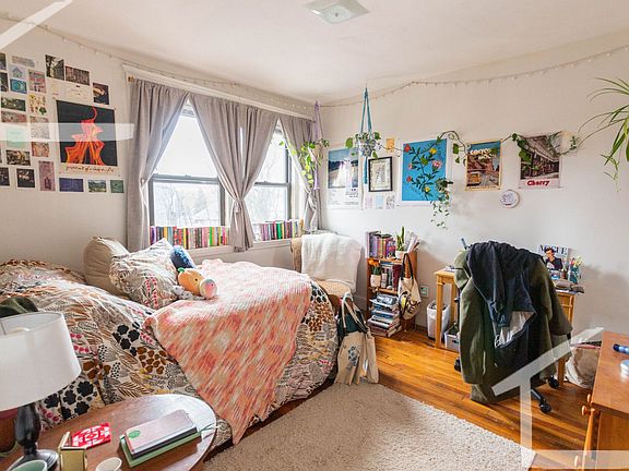 2nd image of 16 Egremont Rd #3