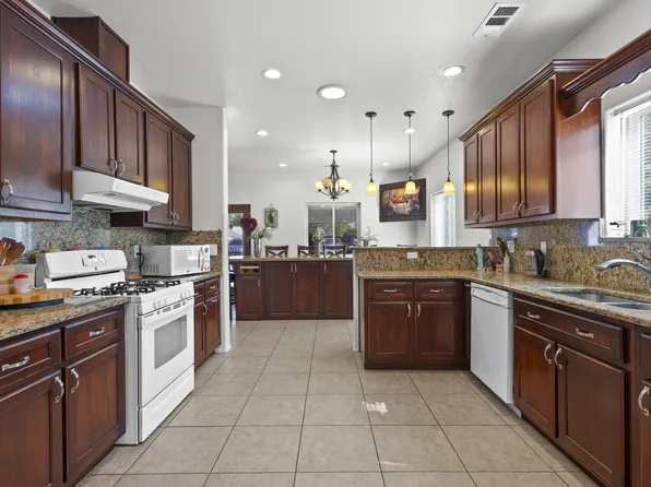 2047 Lena Dr SW, Albuquerque, NM 87105