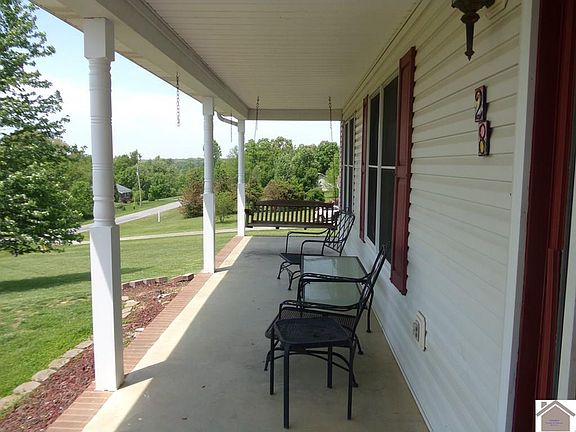 2nd image of 28 Dees Ct