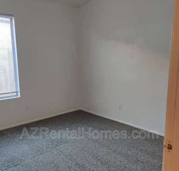 493 E Cantebria Dr — Photo 13