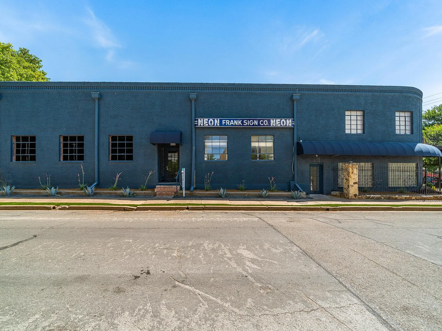 1 bed, 1000 sqft, $2,395 — Photo 2