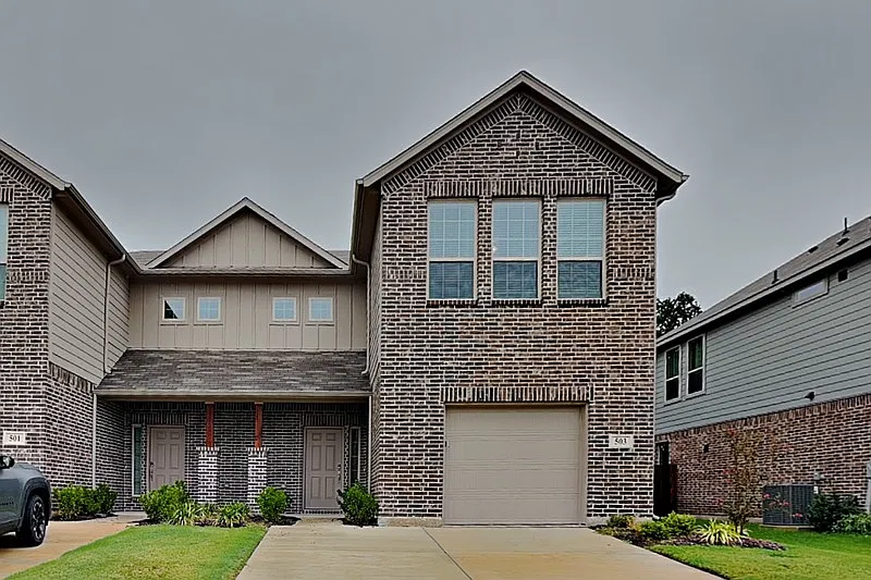 4 bed, 2.5 bath, 2023 sqft, $2,295 — Photo 1