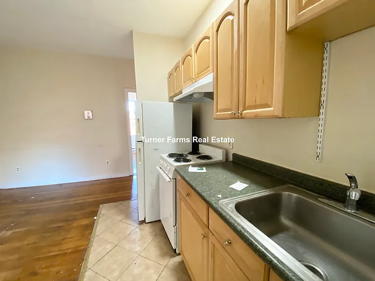 894 Huntington Ave — Photo 7