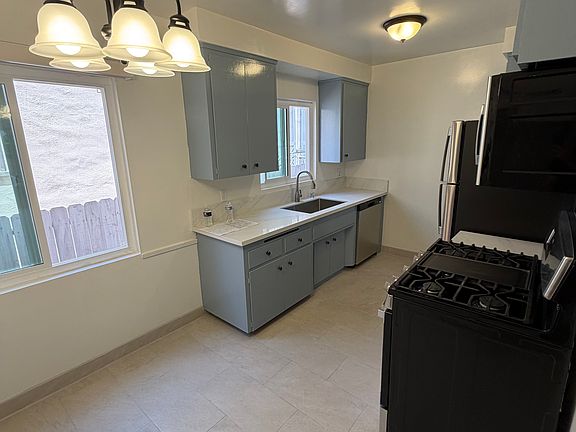 3rd image of 1128 20th St APT 4