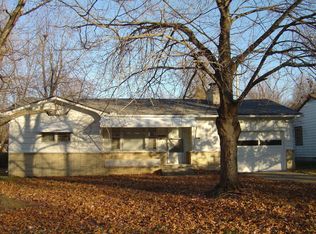 1430 S Luster Ave, Springfield, MO 65804