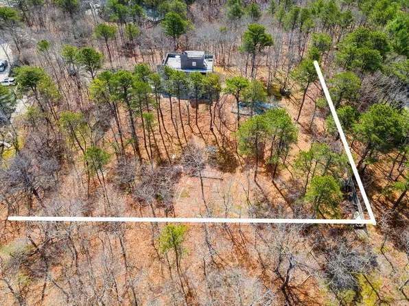 5 Bark Ct, Wainscott, NY 11975