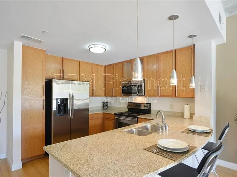 563 Memorial Dr SE #210 — Photo 5