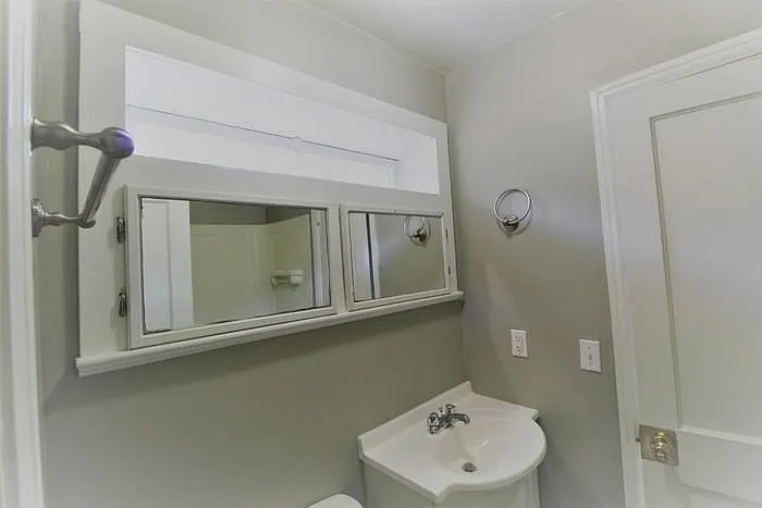 2850 Ashton St — Photo 4