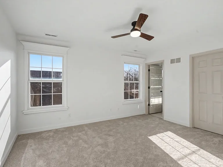 121 Hillside Dr — Photo 31