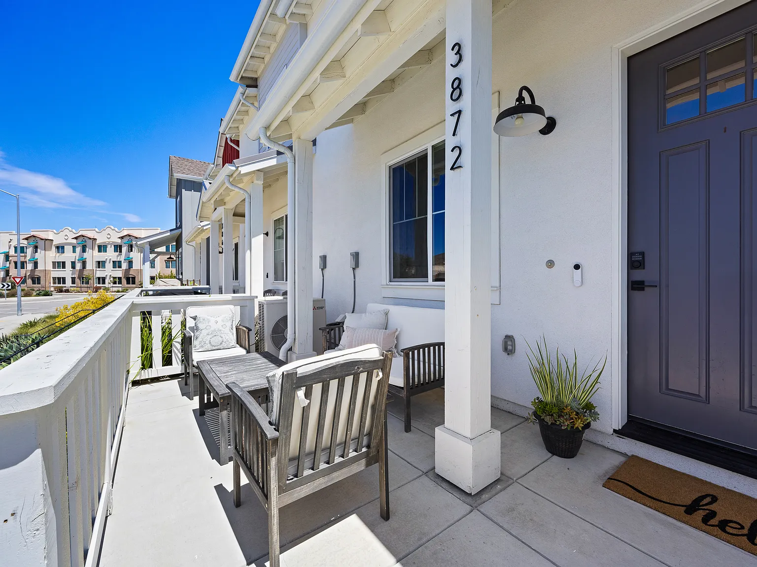3 bed, 2.5 bath, 1651 sqft, $3,800 — Photo 3