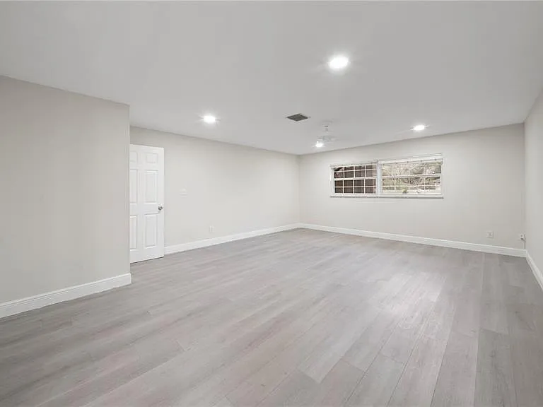 2662 Derbyshire Rd — Photo 14