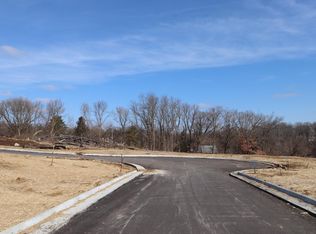 2089 Sky Blue Dr, Dubuque, IA 52001